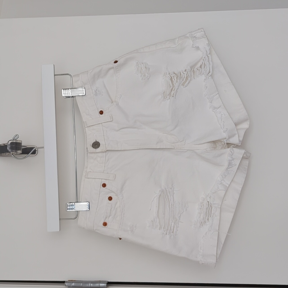 A&F distressed denim shorts 25